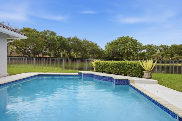 1290 Ginger Circle, Weston, FL 33326