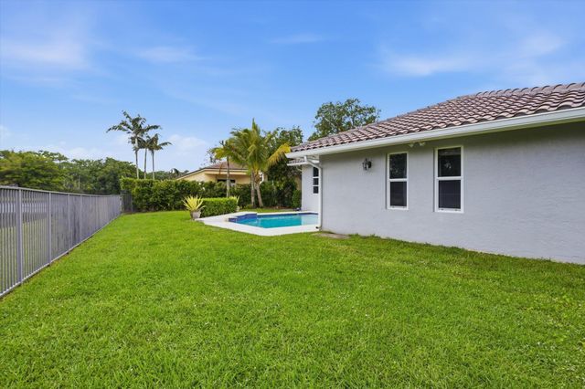 1290 Ginger Circle, Weston, FL 33326