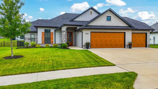 4904 BALLYNEAL CT, Columbia, MO 65201