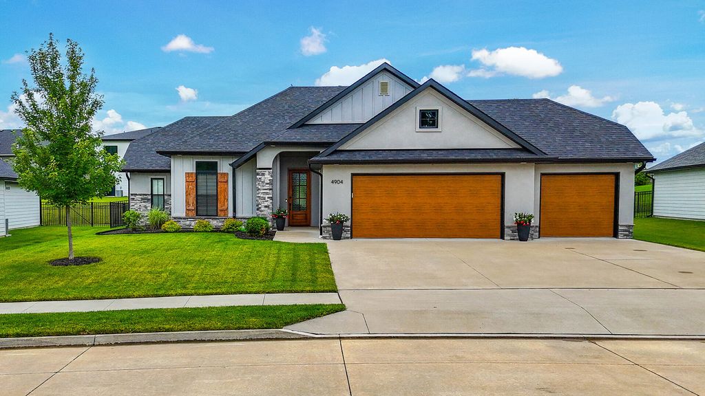 4904 BALLYNEAL CT, Columbia, MO 65201