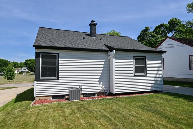 3553 S 1st PLACE, Milwaukee, WI 53207