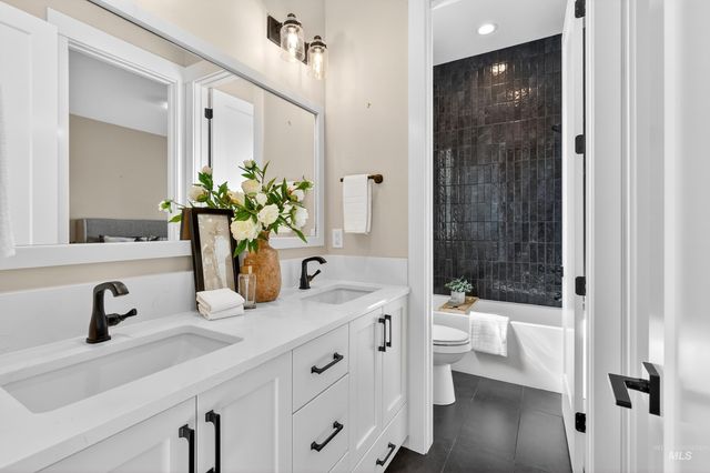 2918 N Starhaven Ave, Star, ID 83669