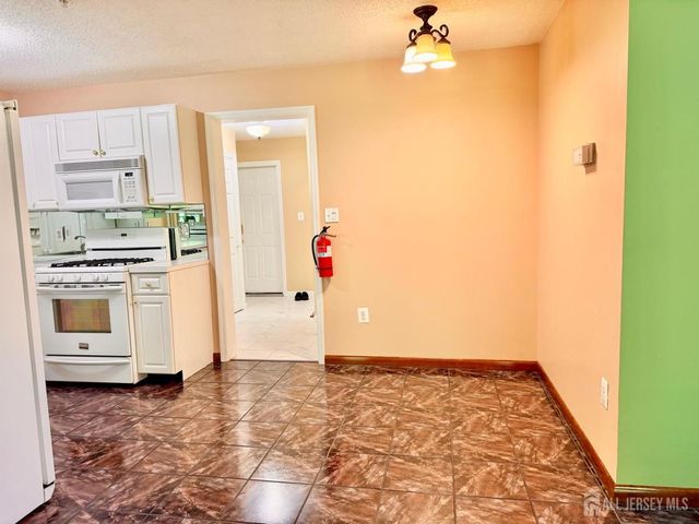 191 Prestwick Way, Edison, NJ 08820