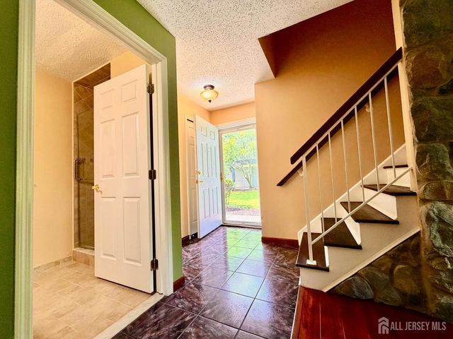 191 Prestwick Way, Edison, NJ 08820