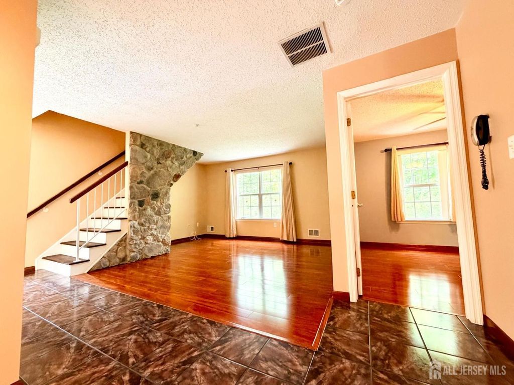 191 Prestwick Way, Edison, NJ 08820