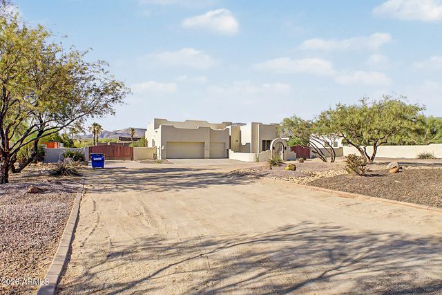 1120 E CIRCLE MOUNTAIN Road, New River, AZ 85087