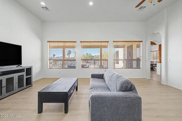 1120 E CIRCLE MOUNTAIN Road, New River, AZ 85087