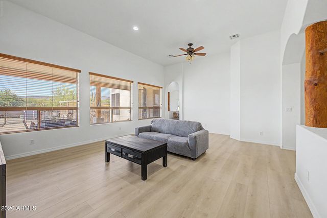 1120 E CIRCLE MOUNTAIN Road, New River, AZ 85087