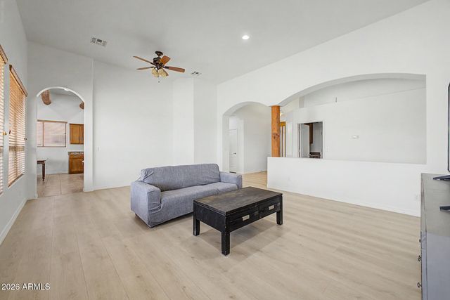 1120 E CIRCLE MOUNTAIN Road, New River, AZ 85087