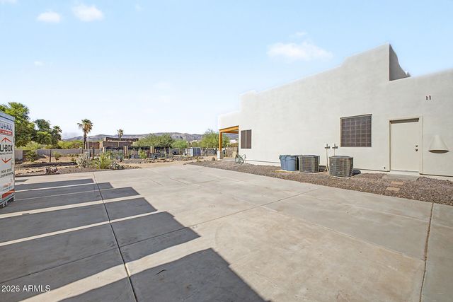 1120 E CIRCLE MOUNTAIN Road, New River, AZ 85087