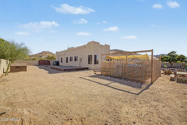 1120 E CIRCLE MOUNTAIN Road, New River, AZ 85087