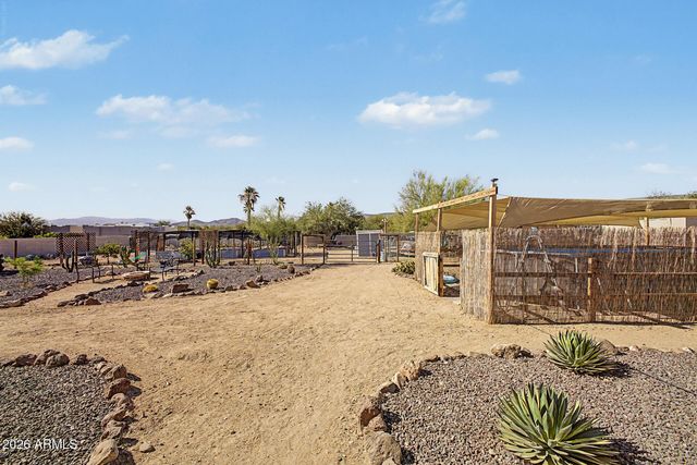 1120 E CIRCLE MOUNTAIN Road, New River, AZ 85087