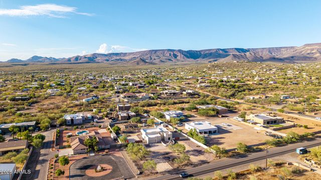 1120 E CIRCLE MOUNTAIN Road, New River, AZ 85087