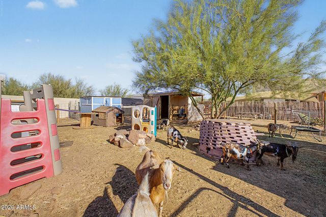 1120 E CIRCLE MOUNTAIN Road, New River, AZ 85087
