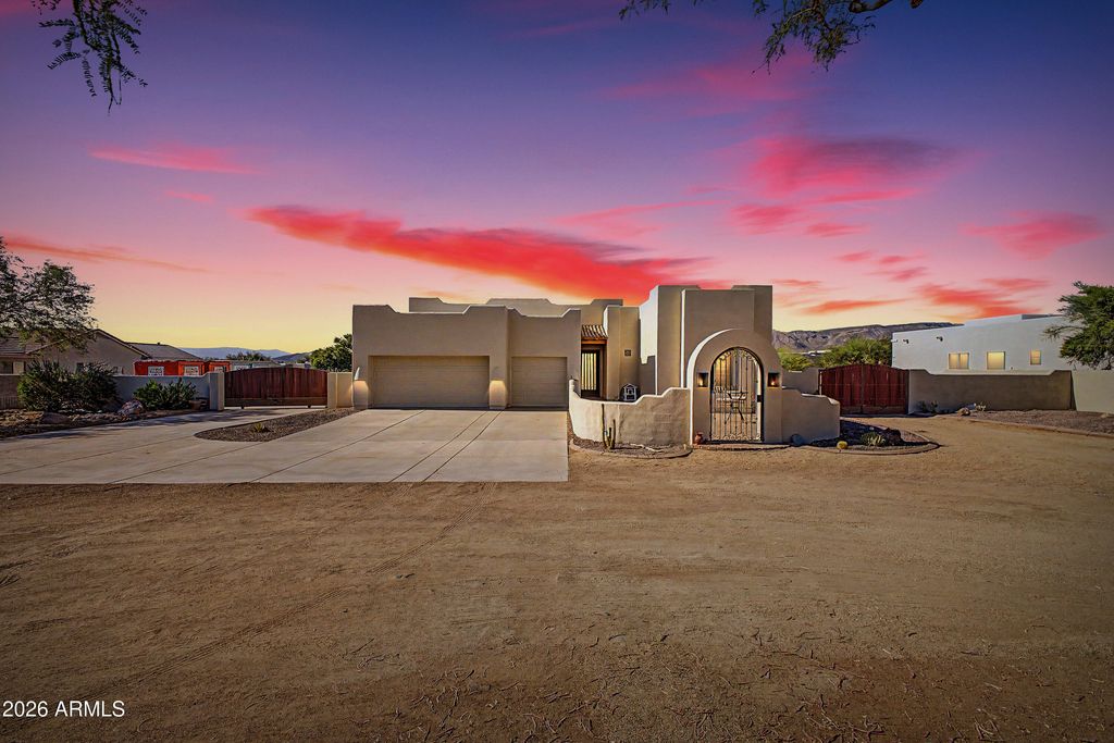 1120 E CIRCLE MOUNTAIN Road, New River, AZ 85087