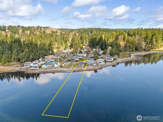 101 NE Lynnwood Loop, Belfair, WA 98528