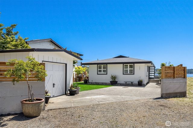 101 NE Lynnwood Loop, Belfair, WA 98528