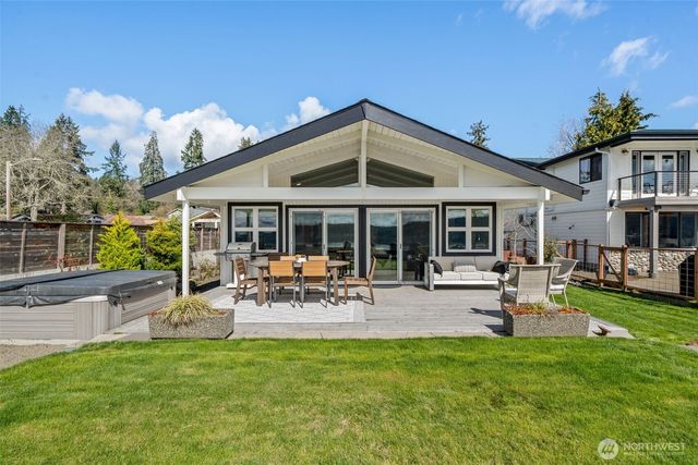 101 NE Lynnwood Loop, Belfair, WA 98528