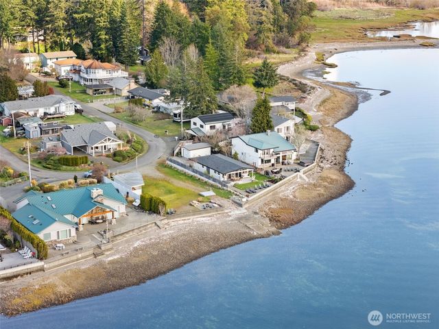 101 NE Lynnwood Loop, Belfair, WA 98528