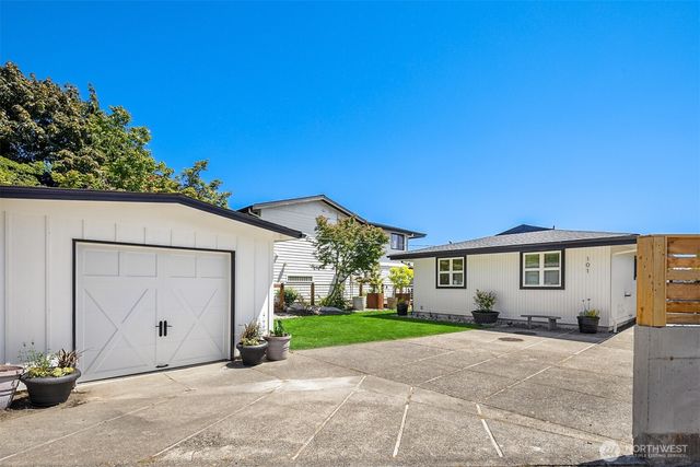 101 NE Lynnwood Loop, Belfair, WA 98528