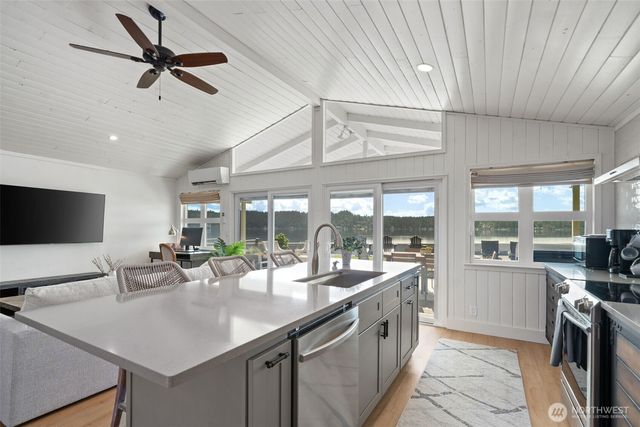 101 NE Lynnwood Loop, Belfair, WA 98528