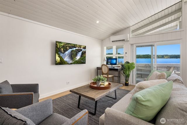 101 NE Lynnwood Loop, Belfair, WA 98528