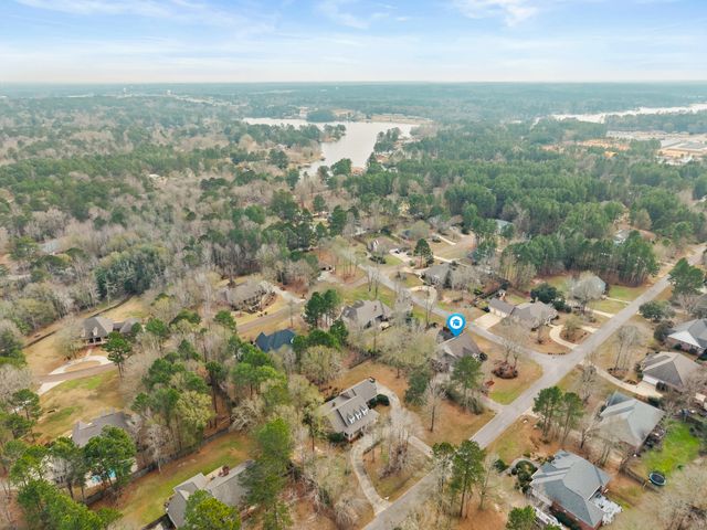 92 Highpointe Dr., Hattiesburg, MS 39402