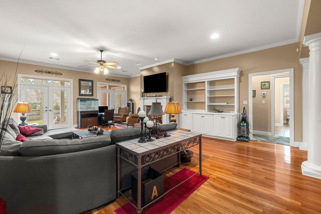 92 Highpointe Dr., Hattiesburg, MS 39402