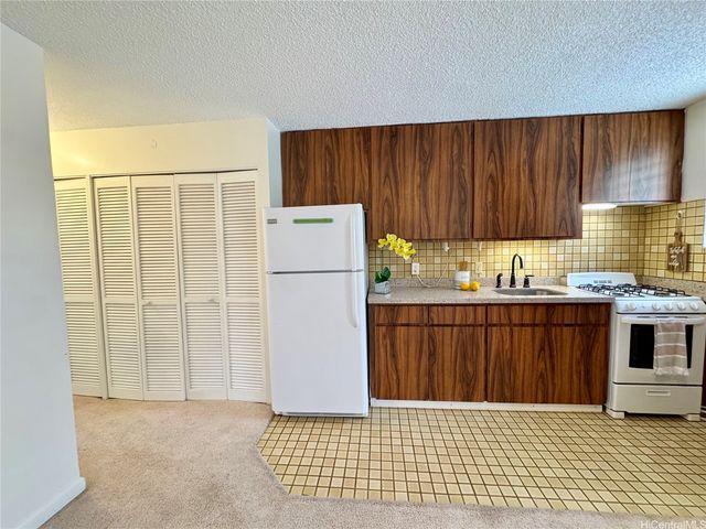 1036 Green Street 204, Honolulu, HI 96822