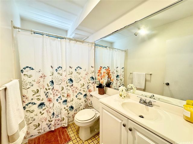 1036 Green Street 204, Honolulu, HI 96822