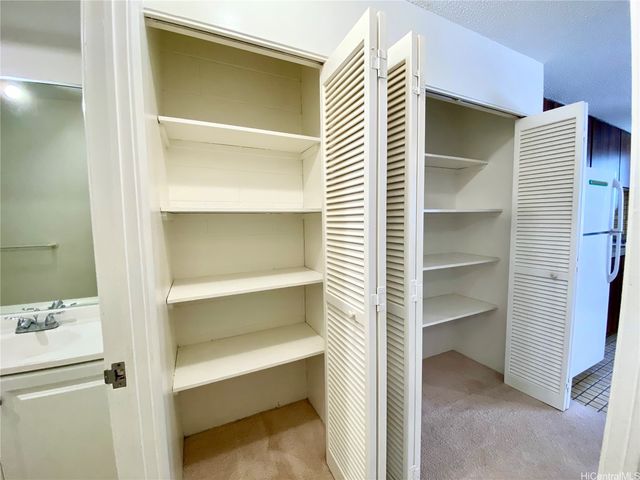 1036 Green Street 204, Honolulu, HI 96822