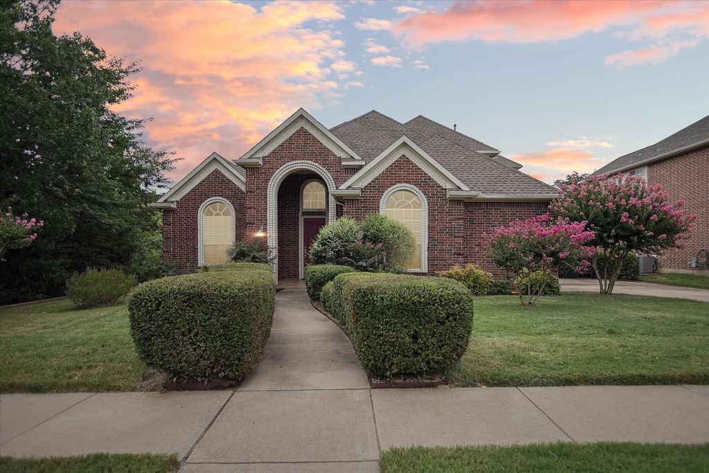 2302 Creek Crossing Drive, Corinth, TX 76210