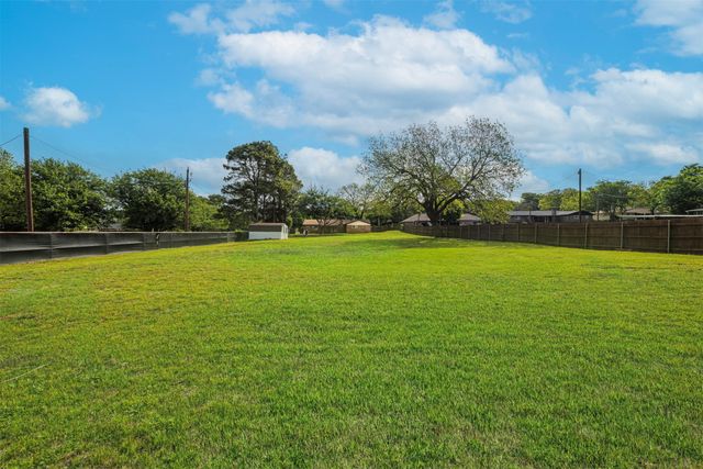 2004 Tarver Road, Burleson, TX 76028