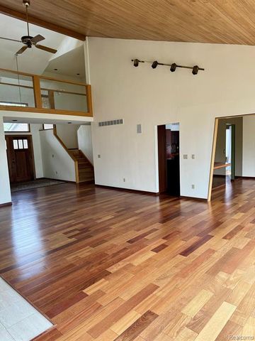 3234 Pine Lake Road, West Bloomfield, MI 48324