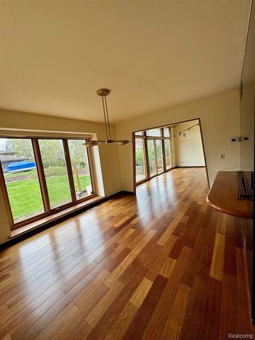 3234 Pine Lake Road, West Bloomfield, MI 48324