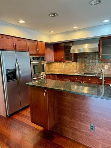 3234 Pine Lake Road, West Bloomfield, MI 48324