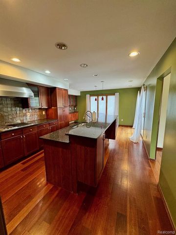 3234 Pine Lake Road, West Bloomfield, MI 48324