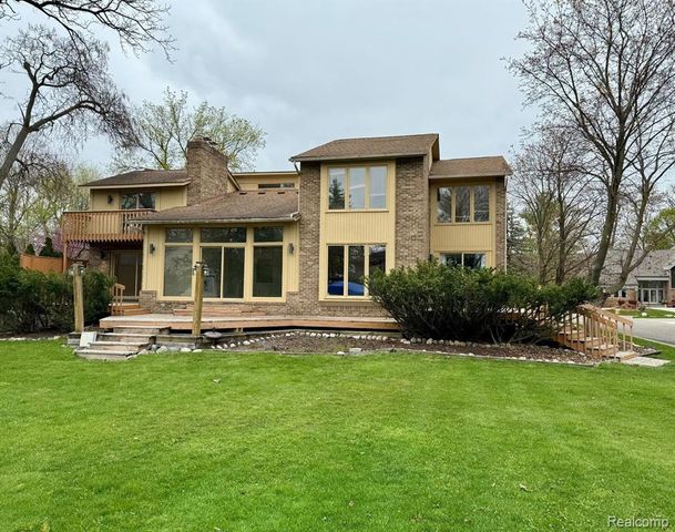 3234 Pine Lake Road, West Bloomfield, MI 48324