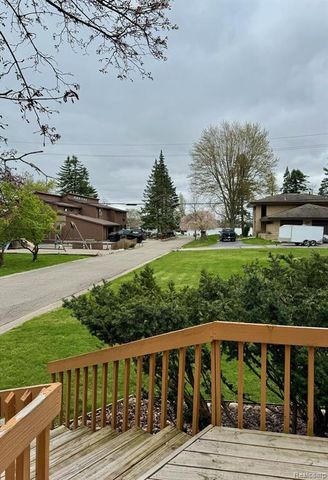 3234 Pine Lake Road, West Bloomfield, MI 48324