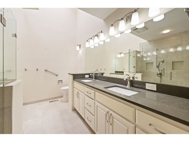 8220 Sw FAIRWAY Dr, Wilsonville, OR 97070