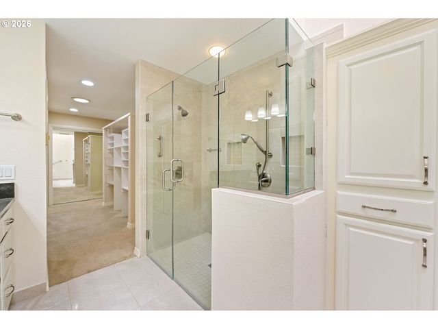 8220 Sw FAIRWAY Dr, Wilsonville, OR 97070