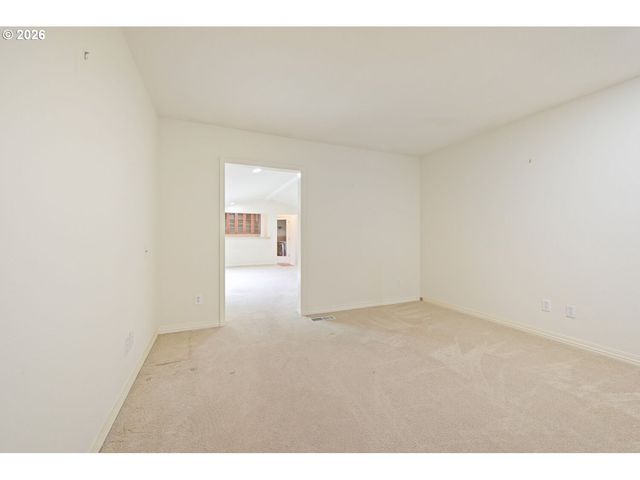 8220 Sw FAIRWAY Dr, Wilsonville, OR 97070