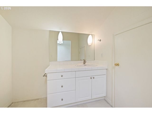 8220 Sw FAIRWAY Dr, Wilsonville, OR 97070