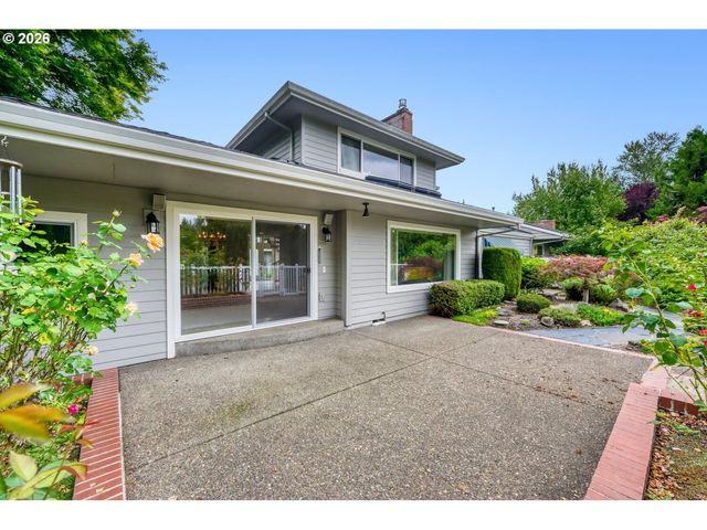 8220 Sw FAIRWAY Dr, Wilsonville, OR 97070