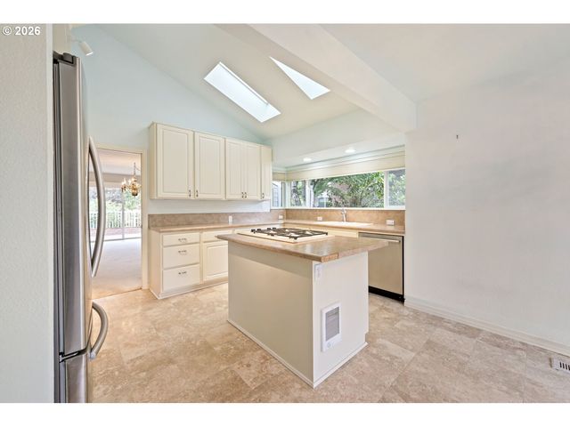 8220 Sw FAIRWAY Dr, Wilsonville, OR 97070
