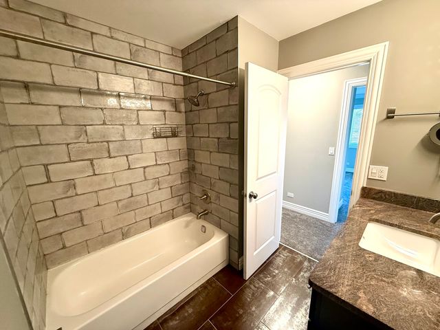 298 Maplewood Court D2, Schaumburg, IL 60193