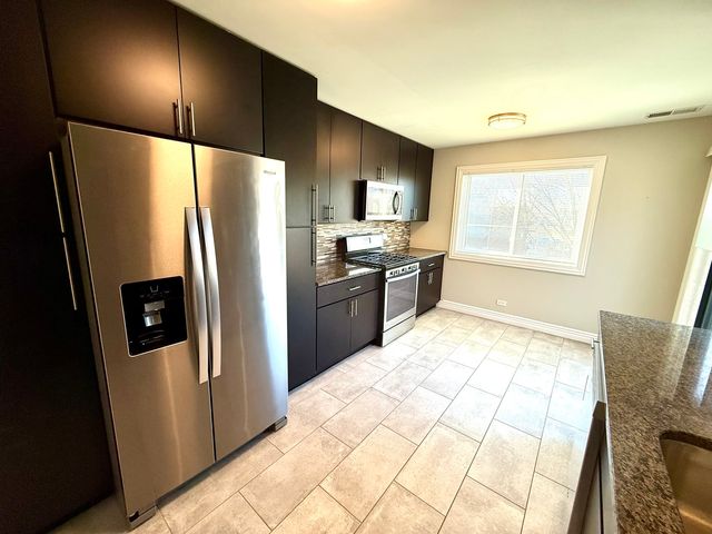 298 Maplewood Court D2, Schaumburg, IL 60193