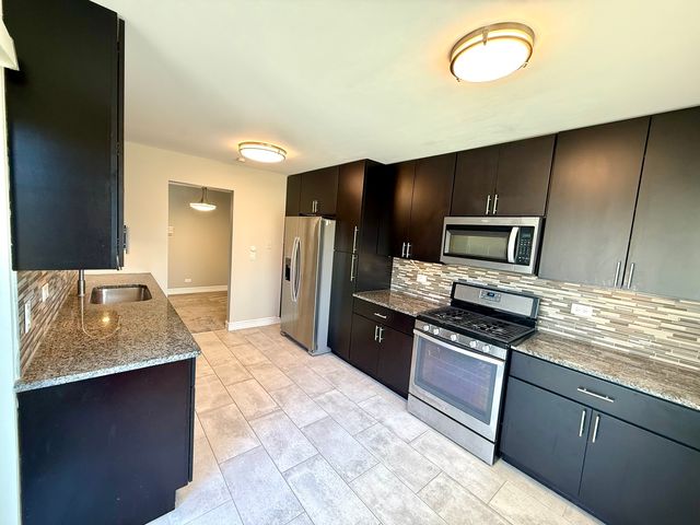 298 Maplewood Court D2, Schaumburg, IL 60193