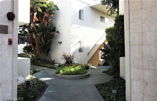 10749 New Haven Street 22, Sun Valley, CA 91352
