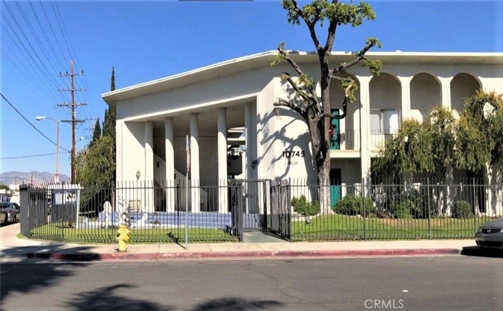 10749 New Haven Street 22, Sun Valley, CA 91352